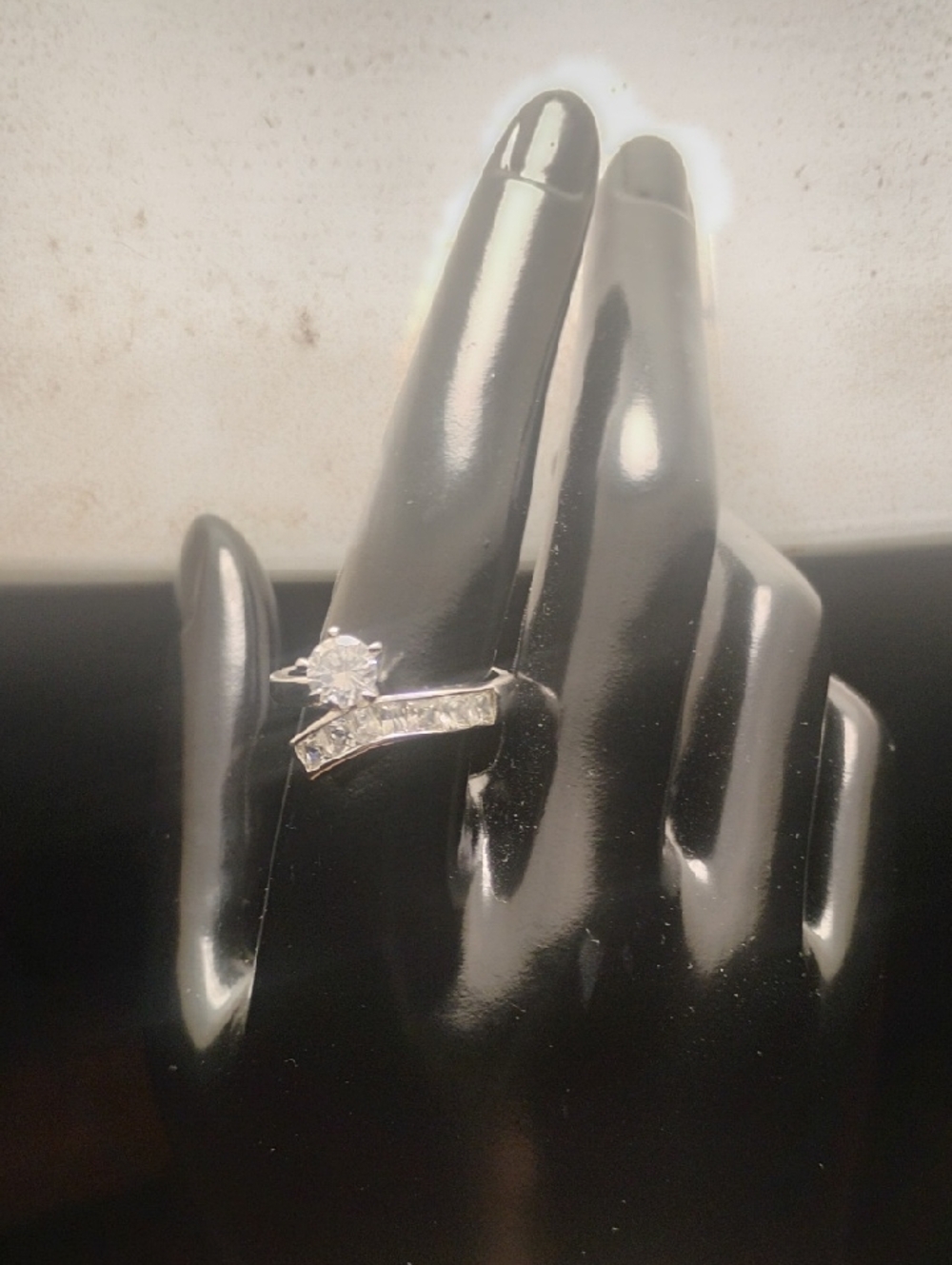 Super Bling Diamond Style Ring Size 9.75 Fun cocktail Shimmering Bling Ring - Picture 7 of 9